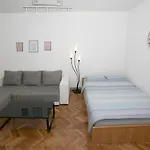 Downtown 3 Bedroom Apartment