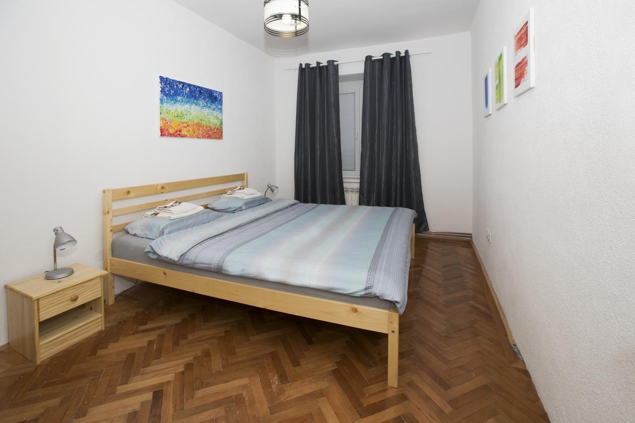 Downtown 3 Bedroom *
